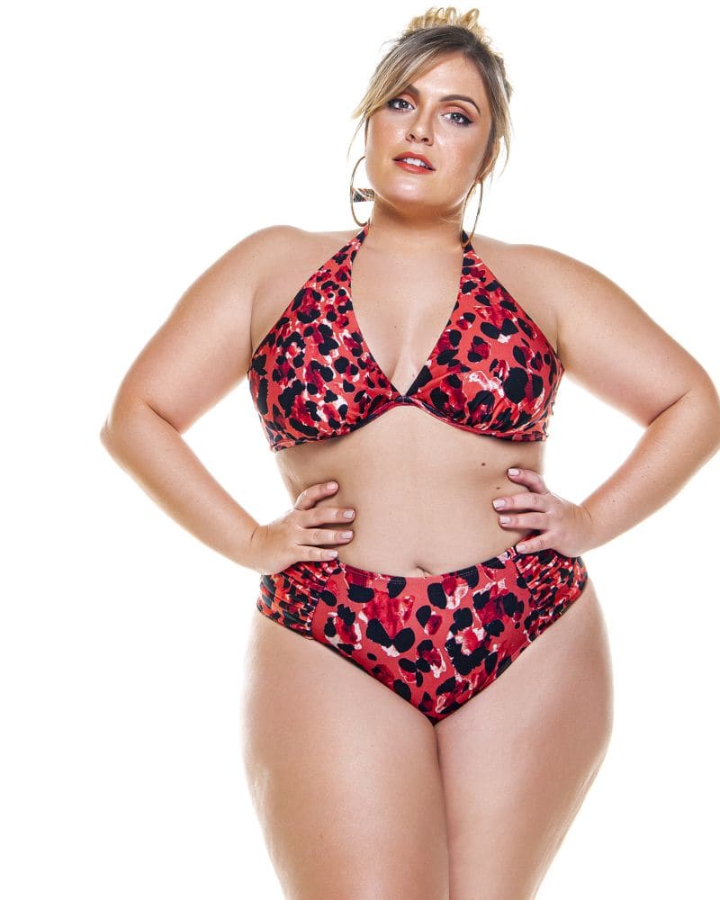Front of a model wearing a size 20 Draped Side Bikini Bottom In Savana Print in Savanna by Lehona. | dia_product_style_image_id:267402